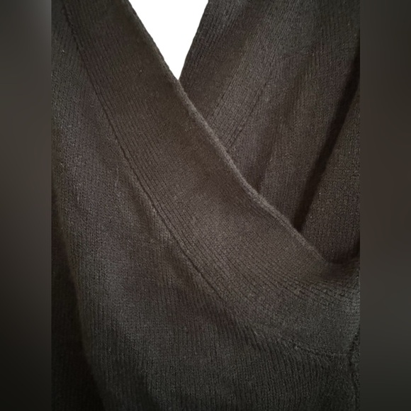 BB Dakota Black V-Neck long sleeve Sweater Small - Picture 6 of 9